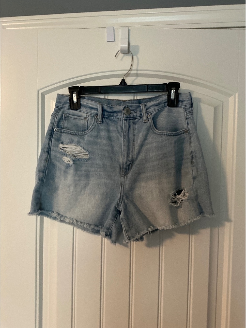 American Eagle Light Denim Mom Short size 6